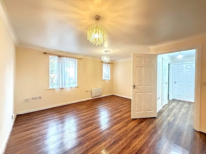 2 Bedroom Flat To Rent In Royal Crescent, Ilford, IG2