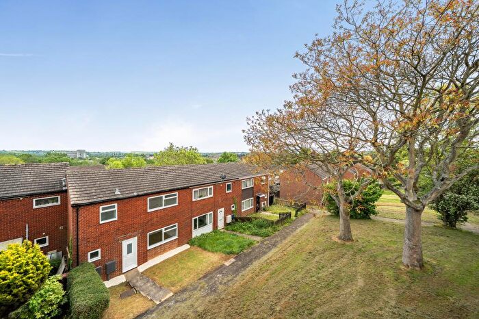 3 Bedroom Terraced House For Sale In Banbury, Oxfordshire, OX16