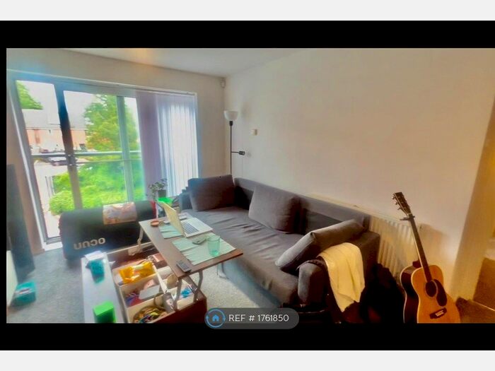 2 Bedroom Flat To Rent In Alban Street, Salford, M7