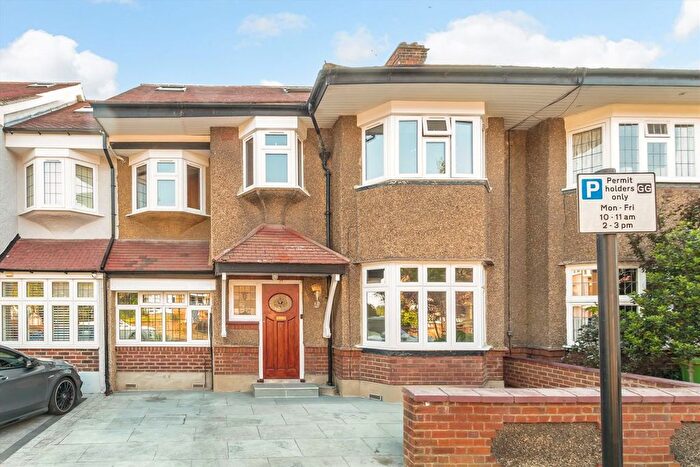 2 Bedroom Flat To Rent In Southdown Avenue, Boston Manor, W7