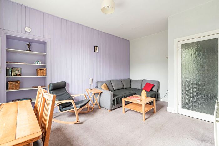 2 Bedroom Flat For Sale In Parsons Green Terrace, Edinburgh, EH8