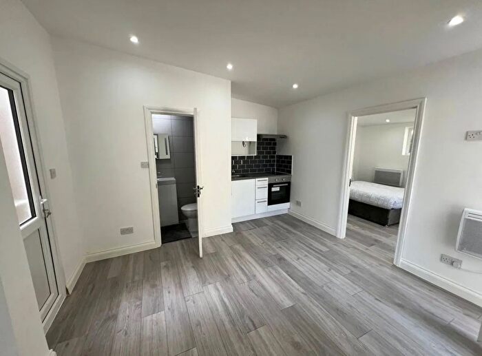 1 Bedroom Flat To Rent In Brighton Road, Coulsdon, CR5