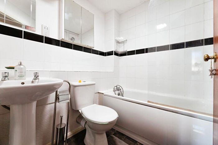 1 Bedroom Flat To Rent In Latchingdon Court, Forest Road, Walthamstow, London, E17