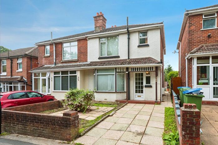 3 Bedroom Semi-Detached House For Sale In Warren Avenue, Southampton, SO16