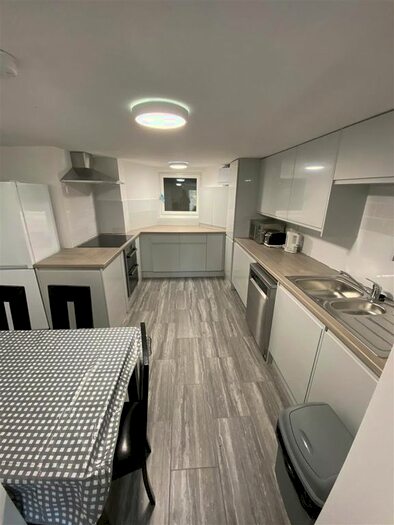 6 Bedroom Property To Rent In Dumbarton Road, LA1