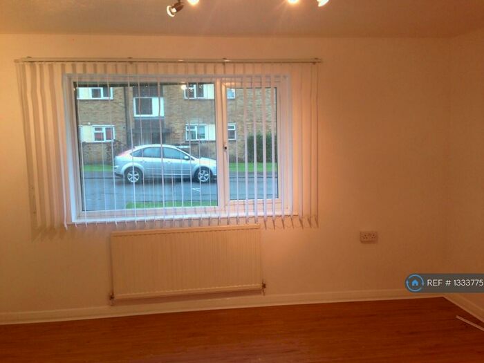 2 Bedroom Flat To Rent In Rodwell Close, Eastcote, HA4