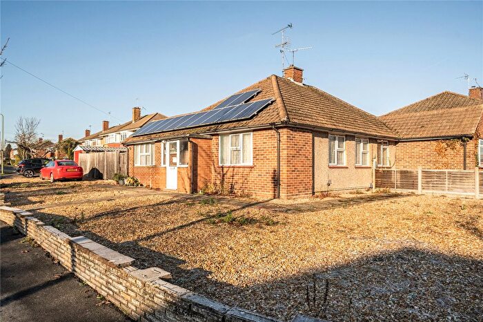 2 Bedroom Bungalow For Sale In West Heath Road, Farnborough, Hampshire, GU14