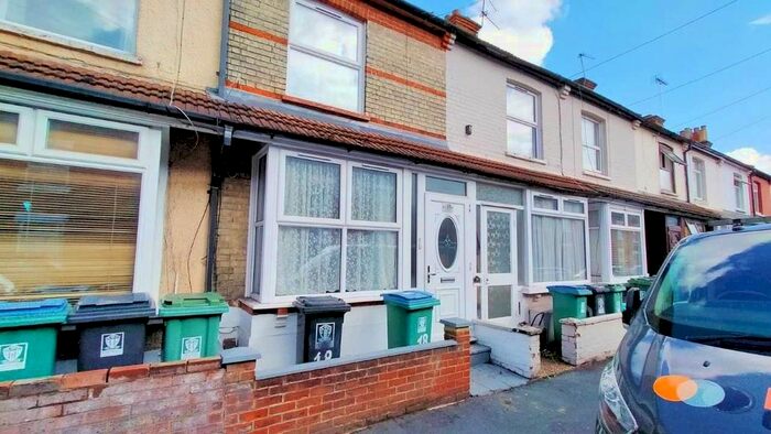 3 Bedroom Detached House To Rent In Leavesden Road, Watford, Hertfordshire, WD24
