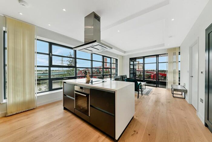 2 Bedroom Apartment To Rent In Bridgewater House, London City Island, London, E14