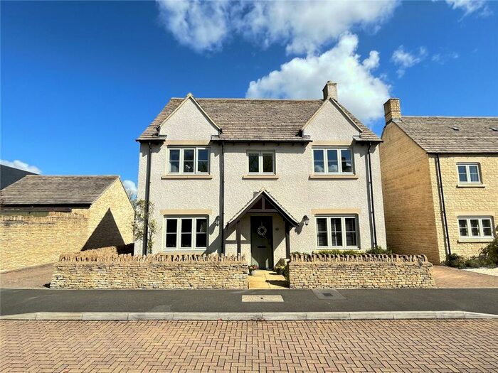 4 Bedroom Detached House For Sale In Old Railway Close, Lechlade, Gloucestershire, GL7