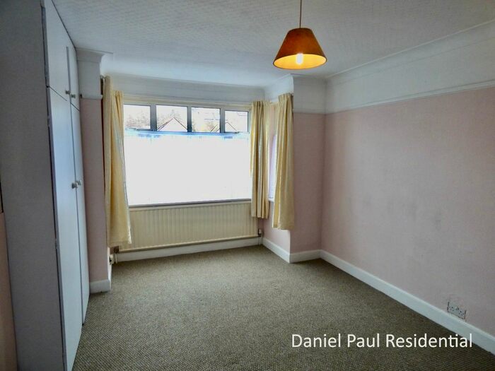 3 Bedroom End Of Terrace House For Sale In Blondin Avenue, London, W5