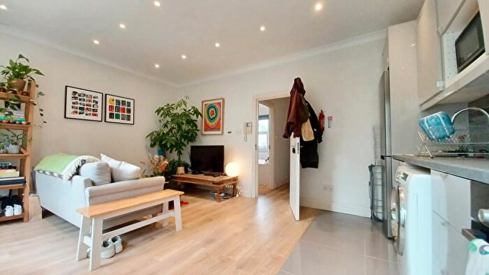 2 Bedroom Flat To Rent In Hornsey Road, Holloway, N7