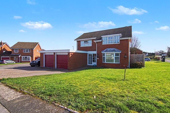 4 Bedroom Detached House For Sale In Shenstone Drive, Balsall Common, CV7
