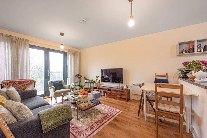 1 Bedroom Flat To Rent In Friern Barnet Road, Friern Barnet, London, N11