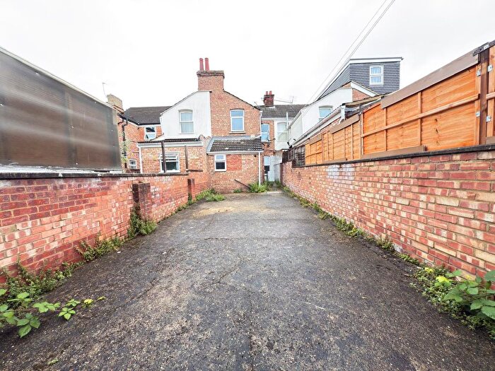 3 Bedroom Terraced House To Rent In Lawrence Street, Bedford, MK40