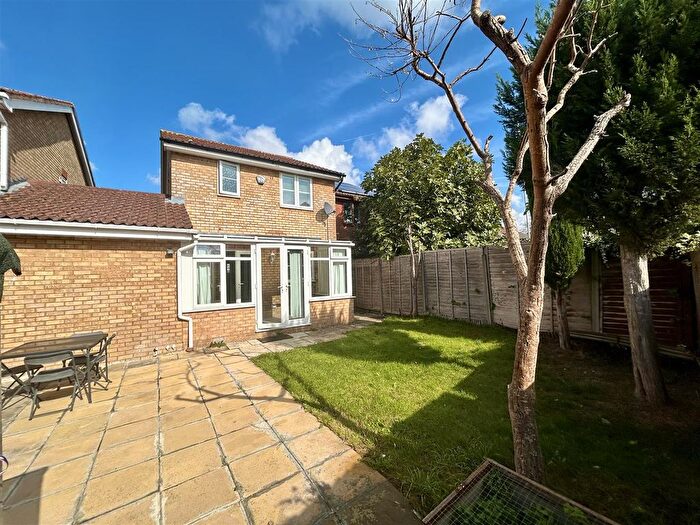 3 Bedroom Link Detached House To Rent In Heathcote Gardens, Harlow, CM17