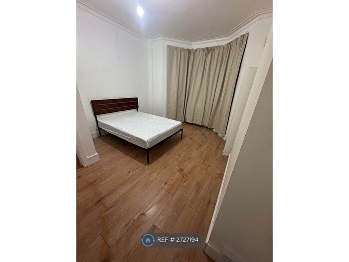 2 Bedroom Semi-Detached House To Rent In Russell Rise, Luton, LU1