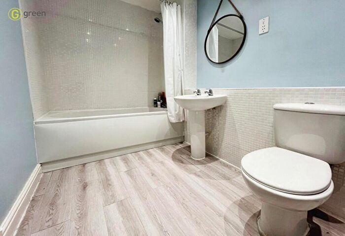 2 Bedroom Apartment To Rent In Sundridge Court, Birmingham, West Midlands, B43