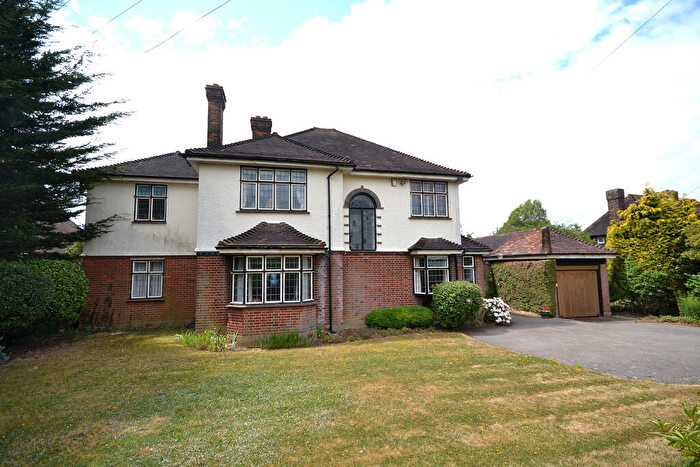 4 Bedroom Detached House For Sale In Hoe Lane, Abridge, RM4