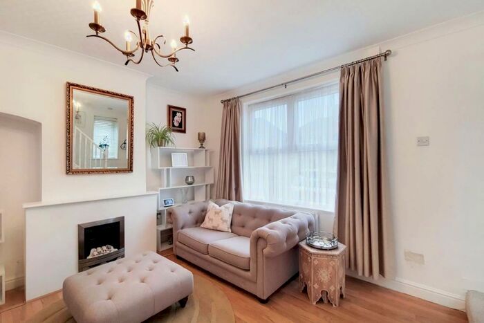 2 Bedroom End Of Terrace House To Rent In Wrenthorpe Road, Bromley, BR1