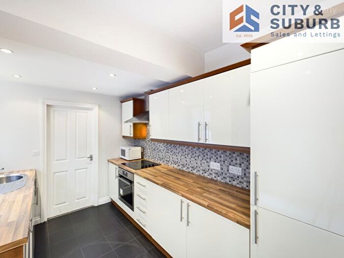 3 Bedroom Flat To Rent In Lavender Gardens, Jesmond, Newcastle Upon Tyne, Tyne And Wear, NE2