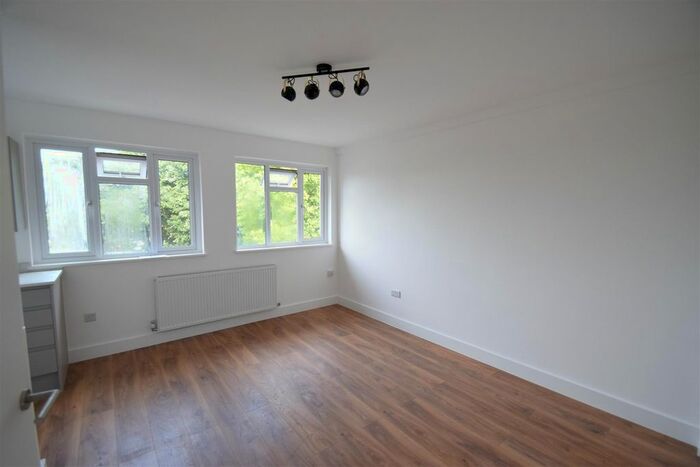 Studio To Rent In Greenford Road, Greenford, UB6