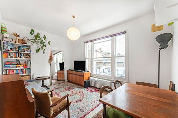 1 Bedroom Flat To Rent In Massie Road, Islington, London, E8