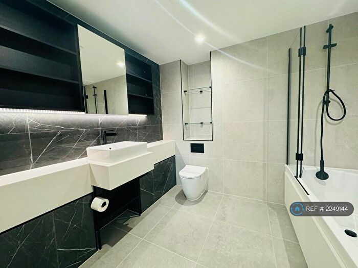 2 Bedroom Flat To Rent In Darter House, London, N4