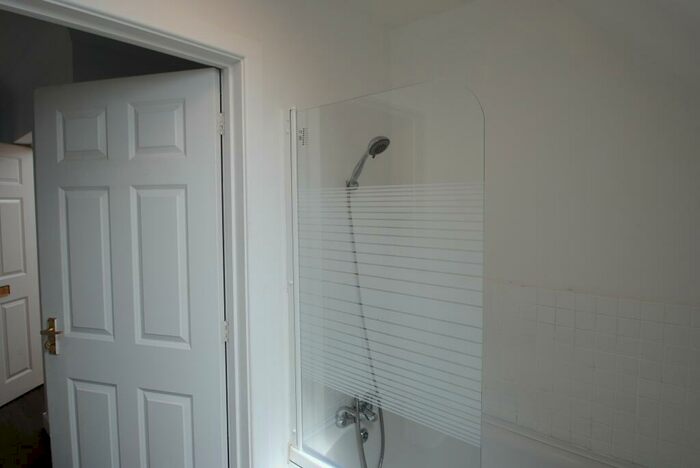 1 Bedroom Flat To Rent In Warwick Road, Pokesdown, Bournemouth, BH7