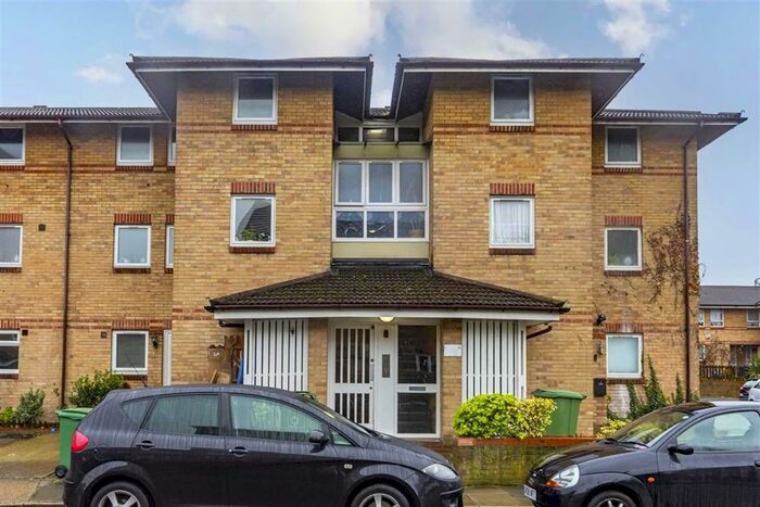 1 Bedroom Flat To Rent In Varcoe Road, London, SE16