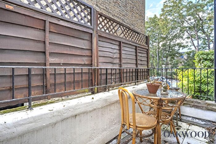 1 Bedroom Flat For Sale In Cazenove Road, London, N16
