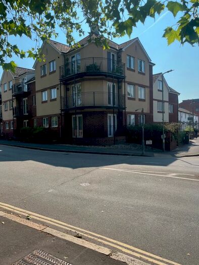 2 Bedroom Flat To Rent In Haven Road, Exeter, EX2