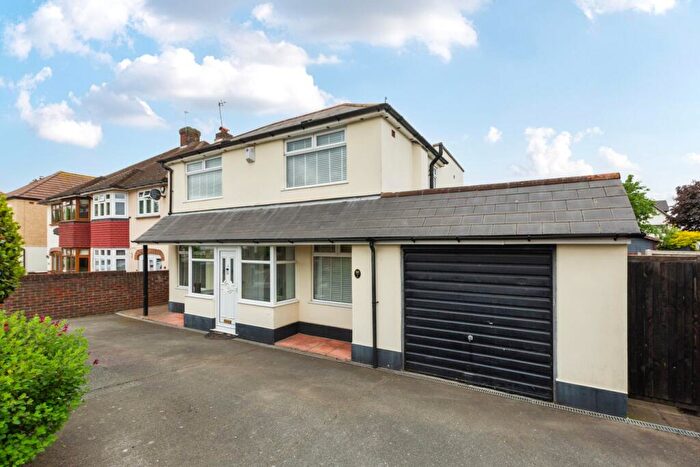 4 Bedroom Detached House For Sale In Queenswood Road, Sidcup, DA15