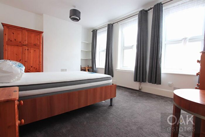 2 Bedroom Flat To Rent In Green Lanes, London, N13