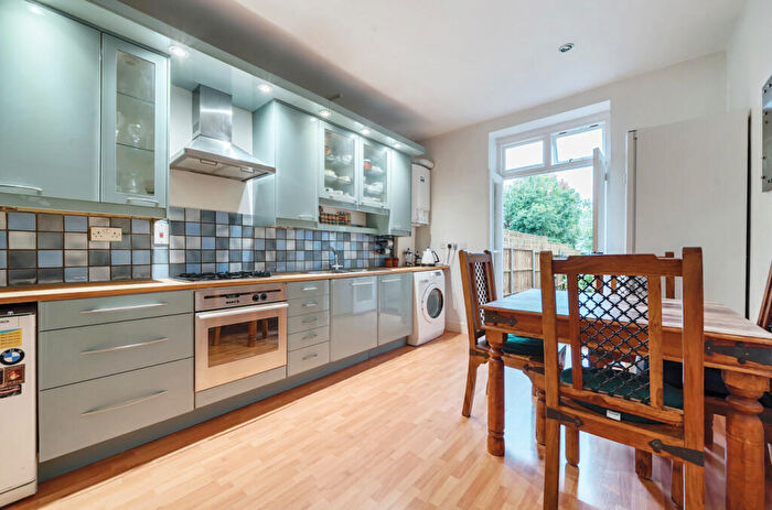 2 Bedroom Apartment For Sale In Station Road, New Barnet, Barnet, EN5