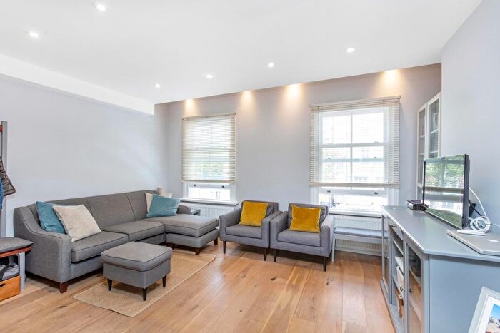 3 Bedroom Flat To Rent In Gilstead Road, London, SW6