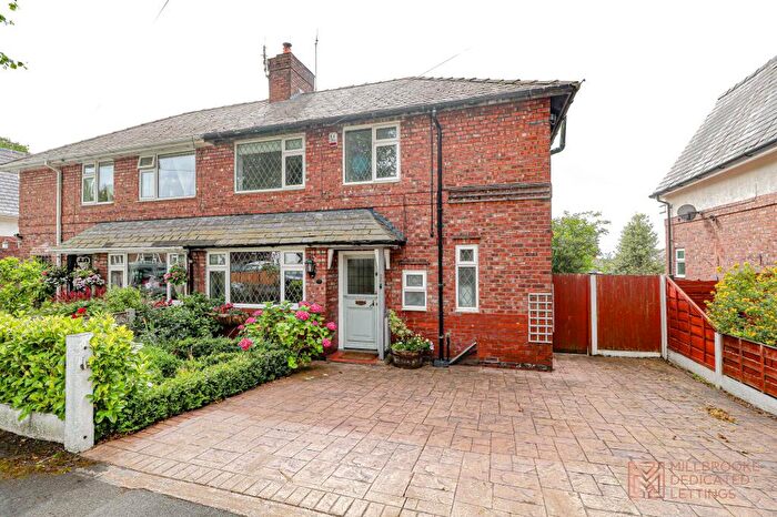3 Bedroom Semi Detached House To Rent In Hilton Crescent, Worsley, M28