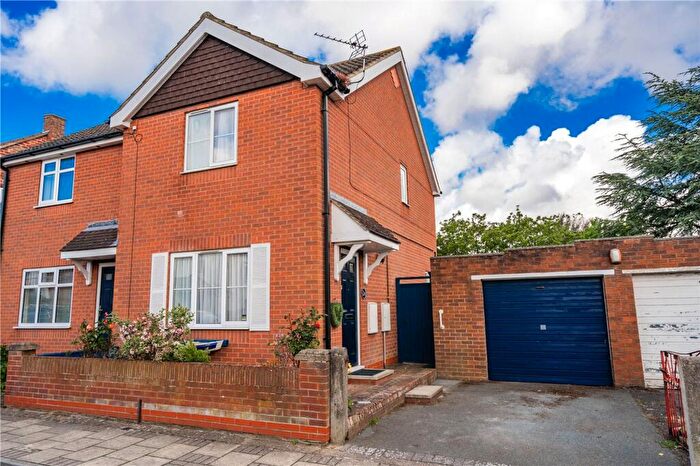 2 Bedroom Property For Sale In Spurn Avenue, Grimsby, DN33