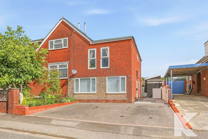 4 Bedroom Semi-Detached House For Sale In Yorkdale, Clarksfield, Oldham, OL4