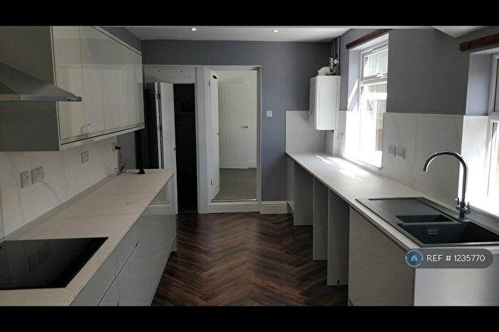 3 Bedroom End Of Terrace House To Rent In Hartington St, Bedford, MK41