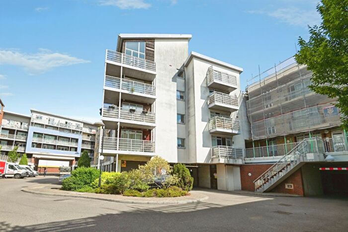 1 Bedroom Flat For Sale In Kingfisher Meadow, Maidstone, ME16