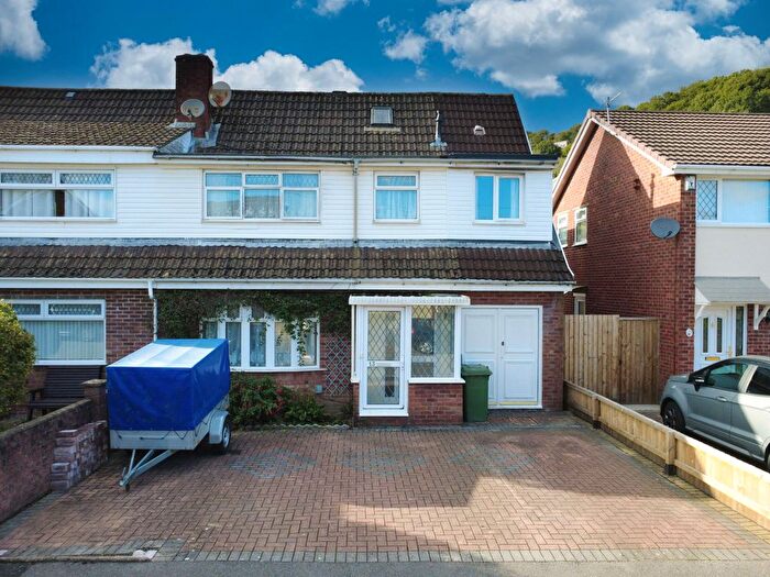 4 Bedroom Semi-Detached House For Sale In Summerfield Drive, Llantrisant, CF72