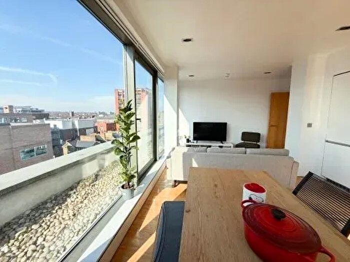 2 Bedroom Flat To Rent In Kingsland Road, Hackney, E8