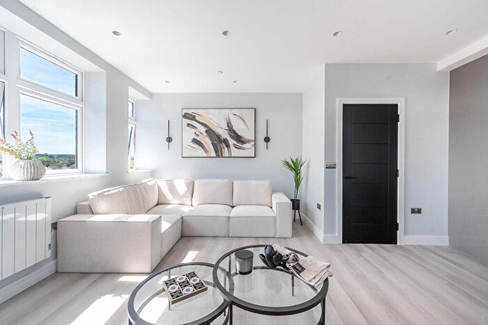 3 Bedroom Flat For Sale In Haredon House, North Cheam, Sutton, SM3