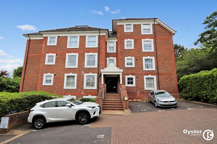 2 Bedroom Flat To Rent In Woodside Grange Road, Cavendish House, N12