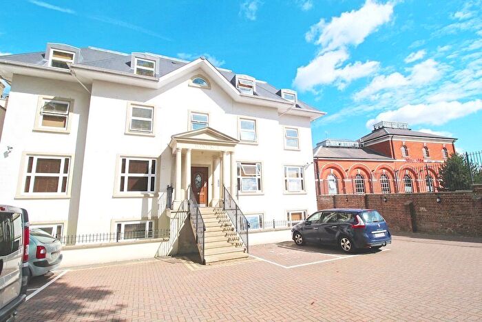 2 Bedroom Flat To Rent In Richmond Court, High Street, Crouch End, London, N8