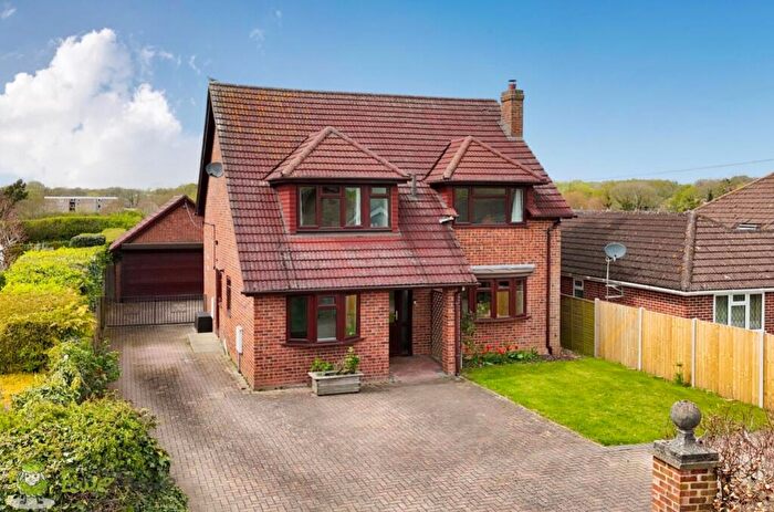 4 Bedroom Detached House For Sale In Fairlawn Road, Tadley, Hampshire, RG26