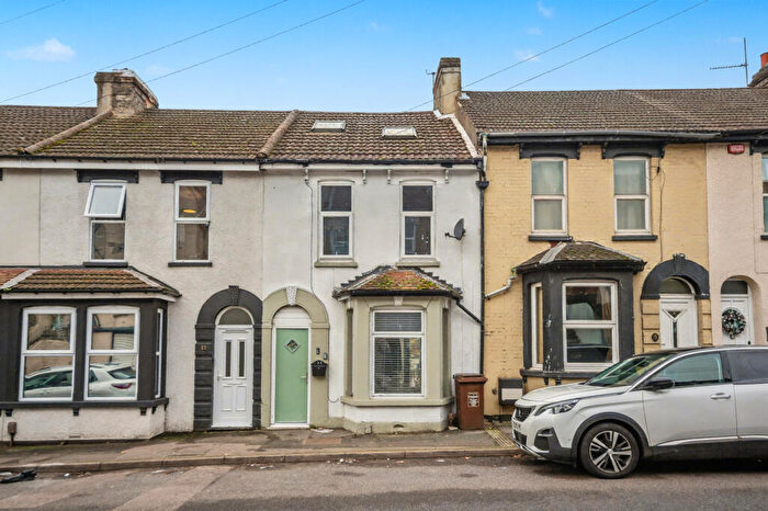 3 Bedroom Terraced House For Sale In Gravesend Road, Rochester, Kent, ME2