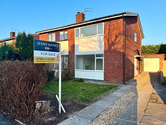 3 Bedroom Semi Detached House For Sale In The Close, New Longton, Preston, PR4