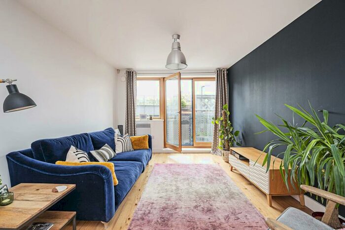 2 Bedroom Flat To Rent In Meath Crescent, Bethnal Green, London, E2